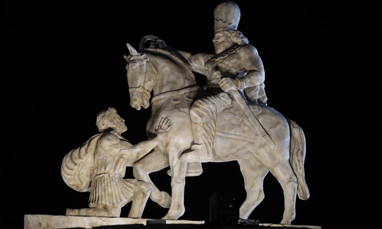 ইরানে প্রাচীন বিজয়ের স্মৃতিস্তম্ভ উন্মোচন, সমসাময়িক শত্রুর প্রতি সতর্কবার্তা