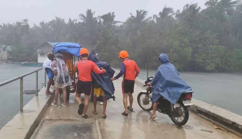 সুপার টাইফুন ফাং-ওয়ং ফিলিপাইনে আঘাত হেনেছে