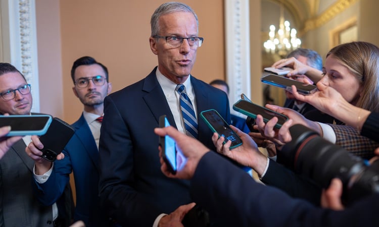 যুক্তরাষ্ট্রে দীর্ঘতম শাটডাউন অবসানে চুক্তিতে পৌঁছেছেন সিনেটররা