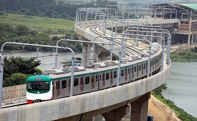 মেট্রোরেল যাত্রীদের নিরাপত্তা নিশ্চিতে নিরলস কাজ করছে এমআরটি পুলিশ