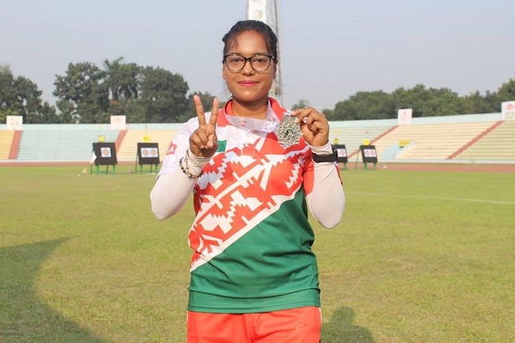 সংসারের ভার কাঁধে নিয়েও রূপার তীর ছুঁড়লেন বন্যা