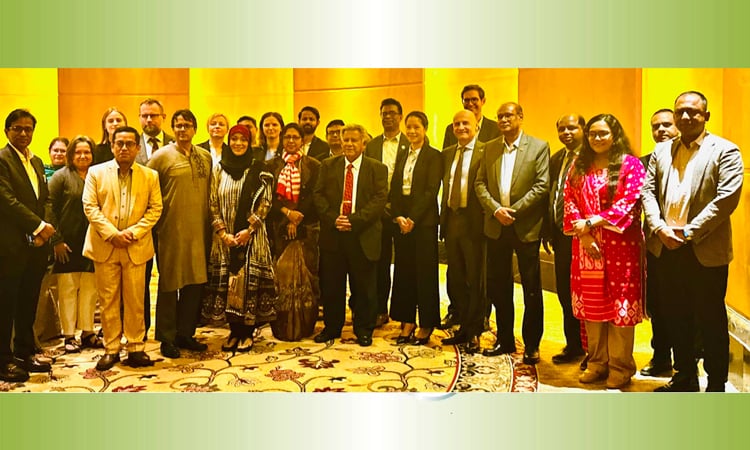 শ্রমিকের পেশাগত স্বাস্থ্য, শোভন কর্মপরিবেশ ও নিরাপত্তা নিশ্চিত করা হবে : শ্রম উপদেষ্টা