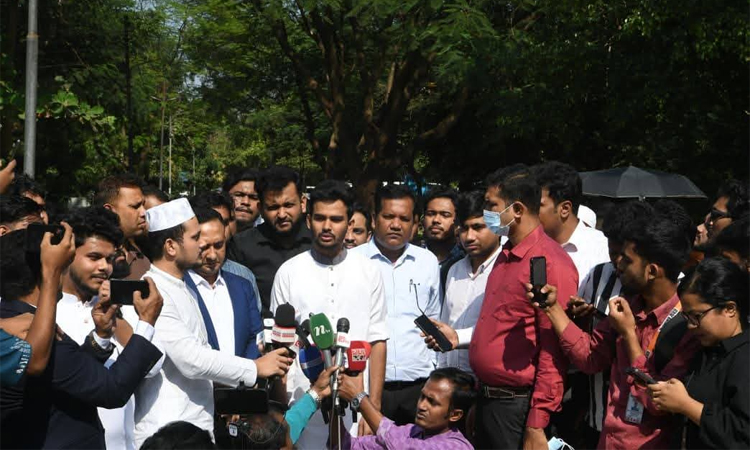 রায়েরবাজার কবরস্থানে জুলাই শহীদদের ফরেনসিক শনাক্ত শুরু ৭ ডিসেম্বর : আসিফ মাহমুদ 