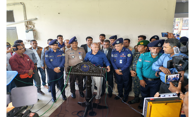 আগামী নির্বাচন সুষ্ঠু ও উৎসব মুখর করতে মাঠ প্রশাসন প্রস্তুত : স্বরাষ্ট্র উপদেষ্টা