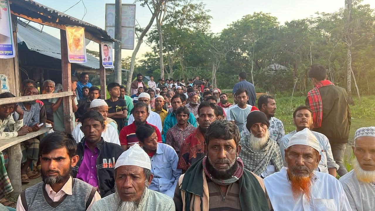 বাউফলে বিএনপির পথসভায় মানুষের ঢল