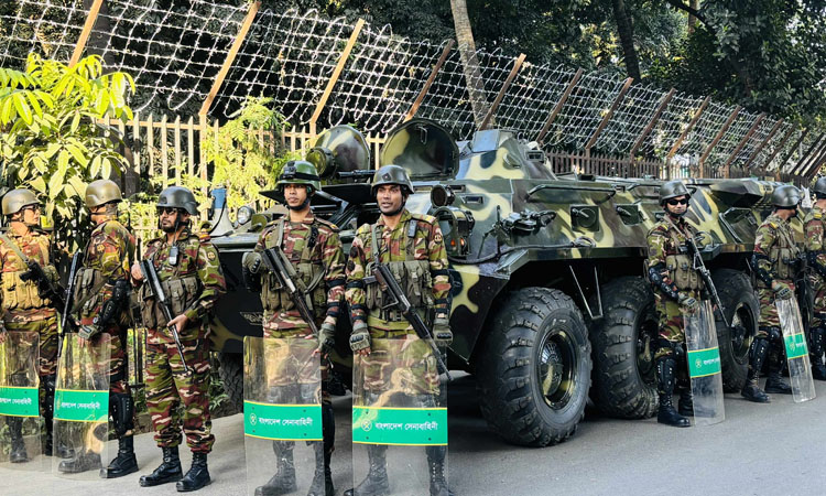 ট্রাইব্যুনাল ও সুপ্রিম কোর্ট এলাকায় সেনা মোতায়েন