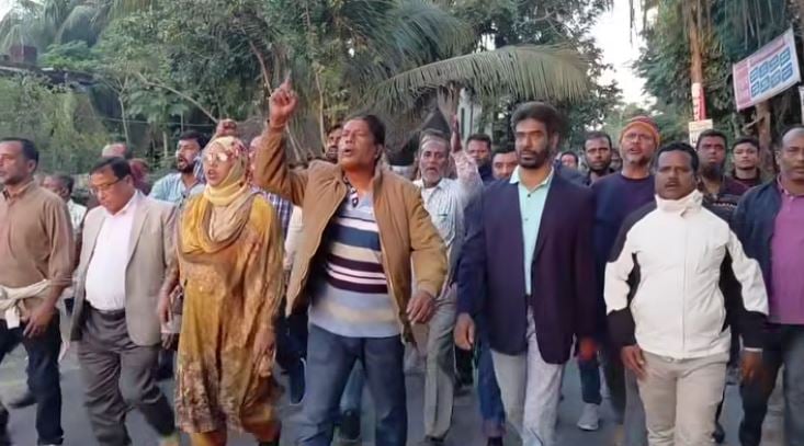 শেখ হাসিনার ফাঁসির রায়ে কচুয়ায় আনন্দ মিছিল
