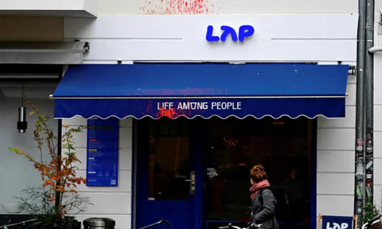 বাজেট কফি চেইন এলএপিকে ঘিরে বিতর্ক, বার্লিনে ক্ষোভ-প্রতিবাদ