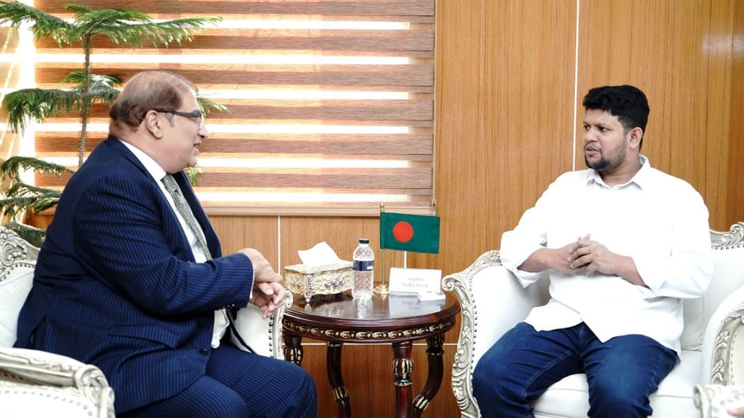 তথ্য ও সম্প্রচার উপদেষ্টার সঙ্গে পাকিস্তানের হাইকমিশনারের সাক্ষাৎ