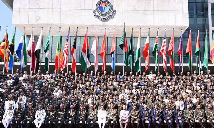 ডিএসসিএসসি কোর্স ২০২৫-এর গ্র্যাজুয়েশন অনুষ্ঠানে কর্মকর্তা ও শিক্ষার্থীদের প্রতি প্রধান উপদেষ্টার অভিনন্দন