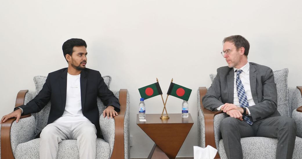 স্থানীয় সরকার উপদেষ্টার সঙ্গে পাকিস্তানের হাইকমিশনারের সৌজন্য সাক্ষাৎ