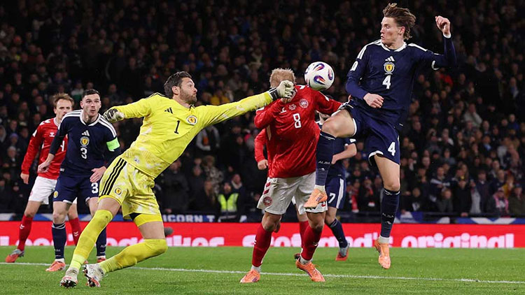 ৪২ বছর বয়সে প্রথম বিশ্বকাপ খেলার সুযোগ পেলেন স্কটিশ গোলরক্ষক গর্ডন