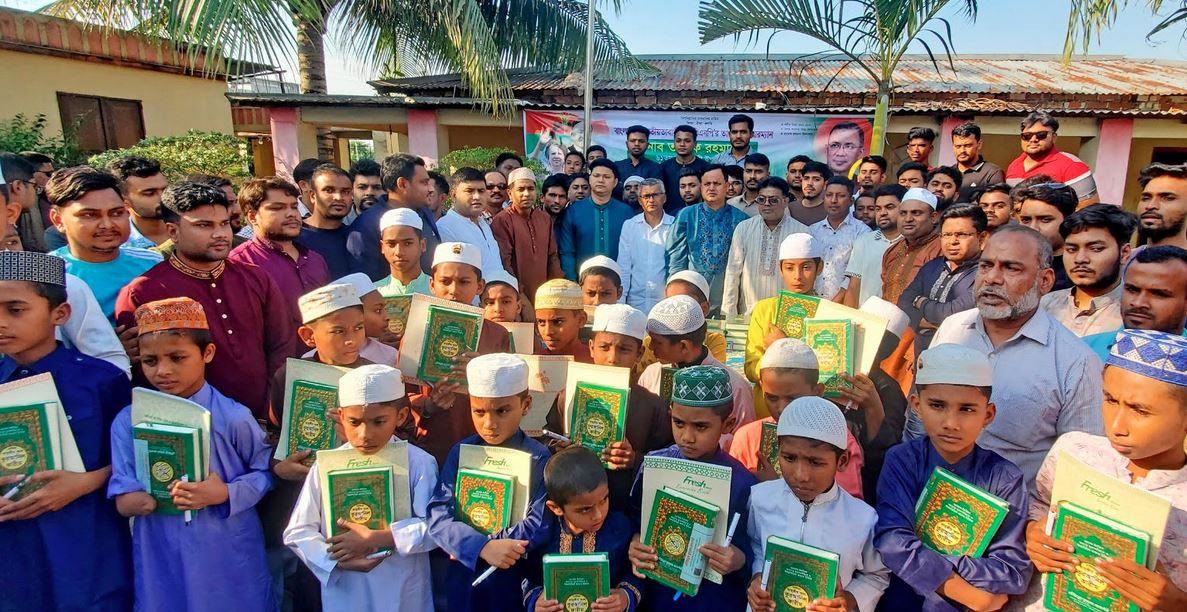 তারেক রহমানের জন্মদিনে বগুড়ায় দোয়া মাহফিল ও শিক্ষা উপকরণ বিতরণ