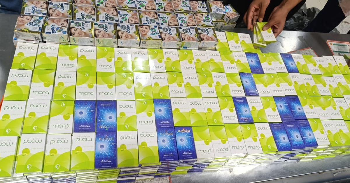 চট্টগ্রাম বিমানবন্দরে ১৯৯ কার্টুন সিগারেট ও আমদানি নিষিদ্ধ ক্রিম জব্দ 