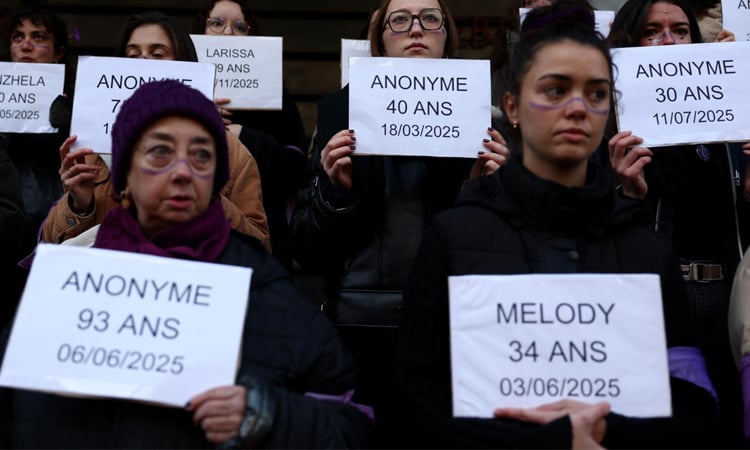 ফ্রান্সে নারীর প্রতি সহিংসতা বন্ধে হাজারো মানুষের বিক্ষোভ