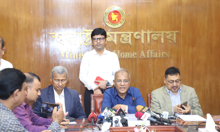 নির্বাচনের আগে আইনশৃঙ্খলা পরিস্থিতির অবনতির আশংকা নেই: স্বরাষ্ট্র উপদেষ্টা