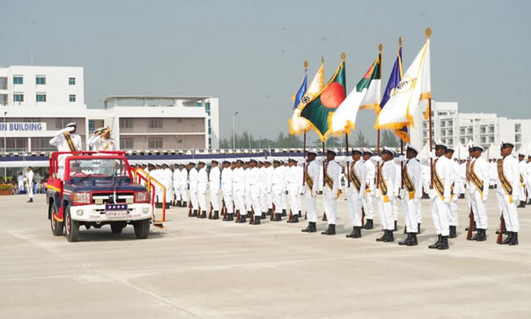 প্রযুক্তিনির্ভর ত্রিমাত্রিক নৌবাহিনী গঠনে নিবেদিত প্রাণ হওয়ার আহ্বান