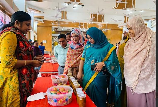 নাটোরে বর্ণিল পিঠা উৎসব অনুষ্ঠিত