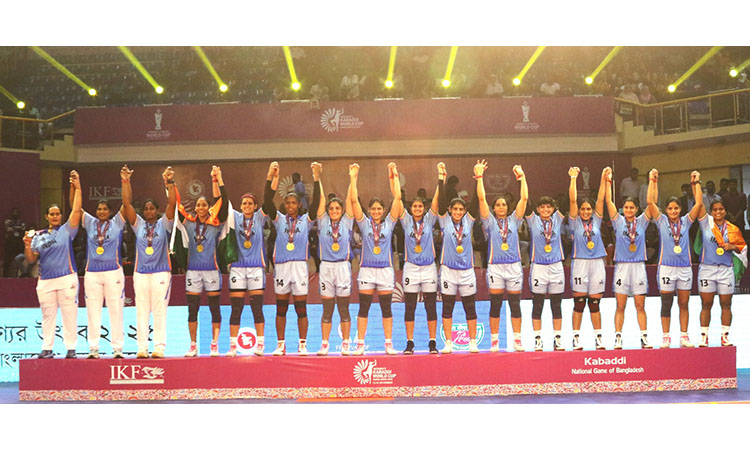 বিশ্বকাপের শিরোপা ধরে রাখল ভারত