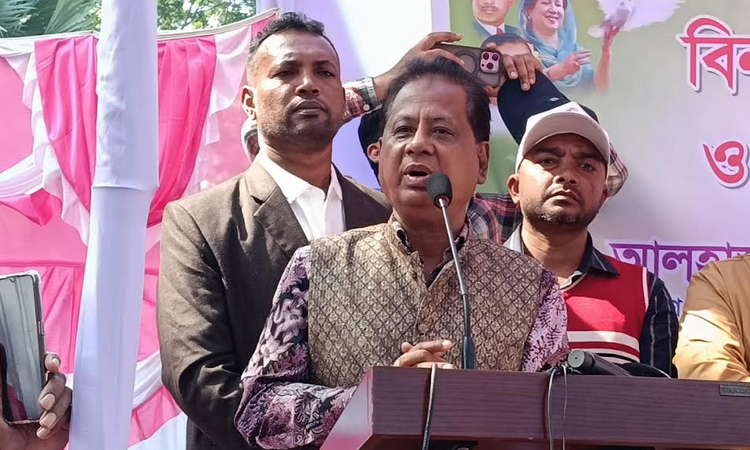 কুয়াকাটার নিম্ন আয়ের মানুষের জন্য যুবদলের ফ্রি মেডিক্যাল ক্যাম্প 