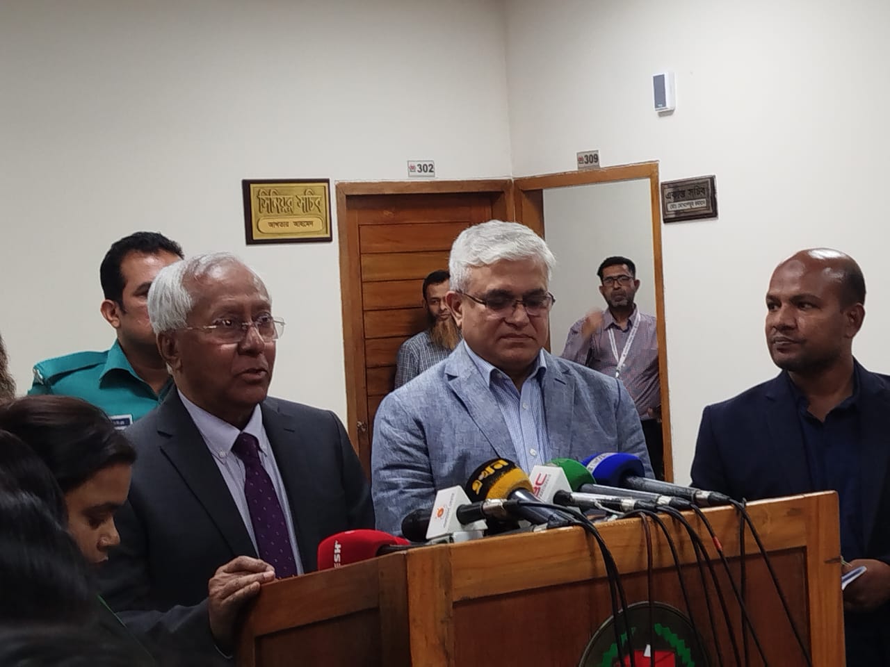 সৌদি আরবসহ ৭ দেশে প্রবাসী ভোটার নিবন্ধন ফের চালু হবে শুক্রবার