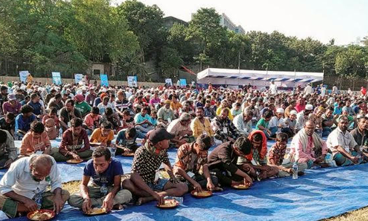 খুলনায় অসহায় মানুষকে মেহমানদারির অনন্য আয়োজন