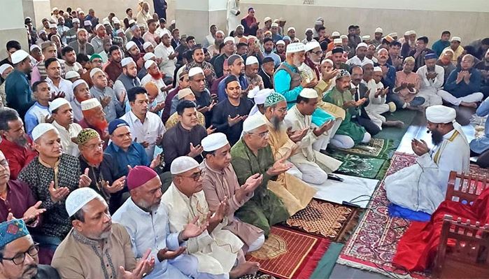 খালেদা জিয়ার সুস্থতা কামনায় বগুড়ায় বিএনপি’র দোয়া ও মোনাজাত