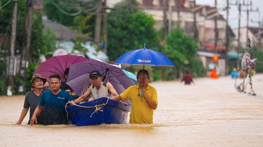থাইল্যান্ডের দক্ষিণাঞ্চলে বন্যায় মৃতের সংখ্যা বেড়ে ১৪৫ 