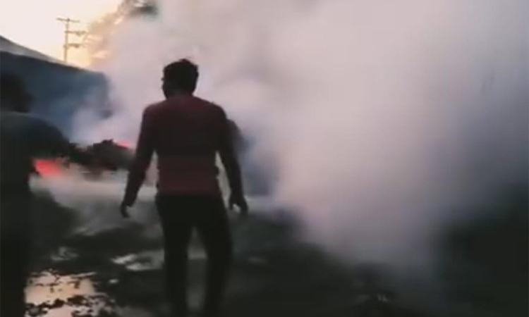 বরগুনায় অগ্নিকাণ্ডে ৪টি দোকান পুড়ে গেছে