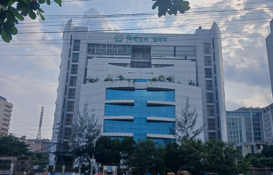 ইসির আনুষ্ঠানিক ঘোষণা : একই দিনে সংসদ নির্বাচন ও গণভোট