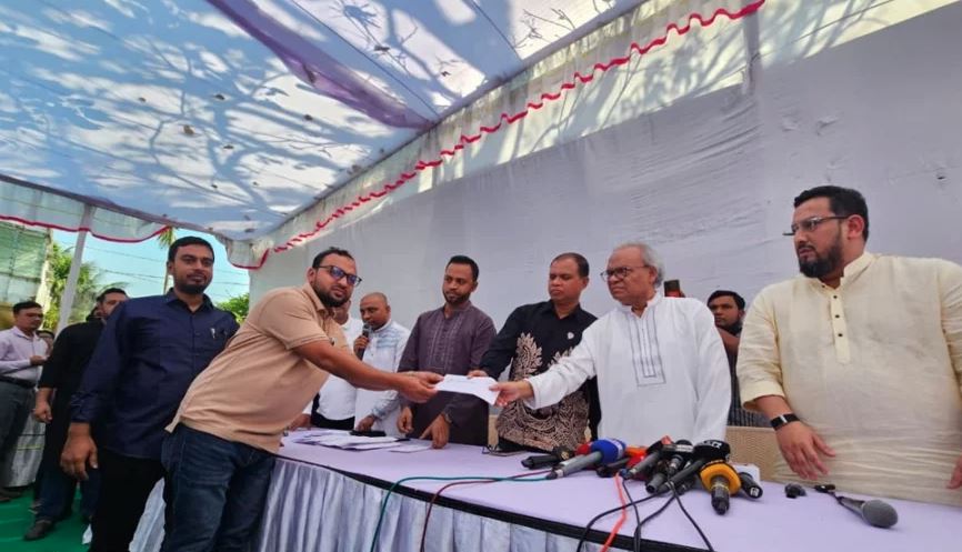 চট্টগ্রামে শহীদ পরিবার ও অসুস্থ হাফেজ সায়েমের পাশে তারেক রহমান