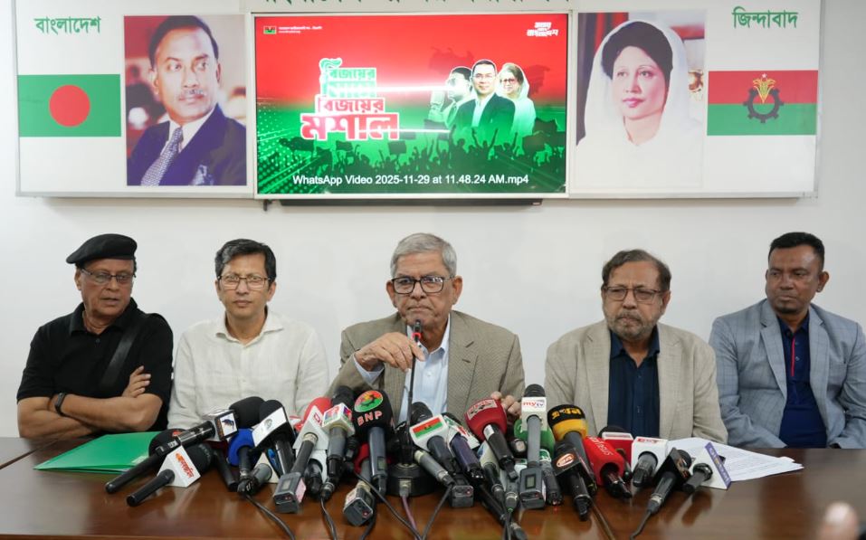 শনিবার গুলশানে বিএনপি চেয়ারপার্সনের রাজনৈতিক কার্যালয়ে সংবাদ সম্মেলনে বিএনপি মহাসচিব। ছবি : বাসস