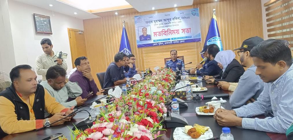 রাঙ্গামাটিতে সাংবাদিকদের সঙ্গে নবাগত এসপির মতবিনিময়