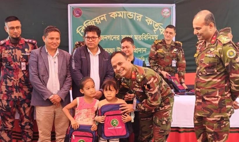 খাগড়াছড়িতে সেনাবাহিনীর শিক্ষাসামগ্রী ও শীতবস্ত্র বিতরণ