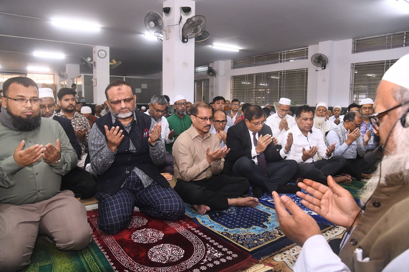 খালেদা জিয়ার রোগমুক্তি কামনায় ঢাবিতে বিশেষ দোয়া মাহফিল