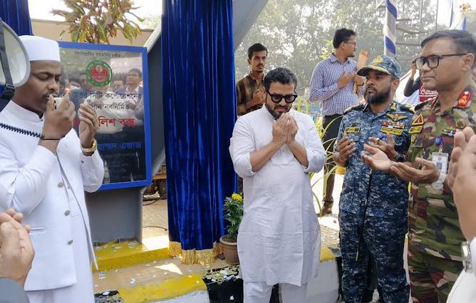 দ্বি-তল কাঠামোয় নির্মিত ট্রাফিক পুলিশ বক্স উদ্বোধন করলেন ডিএনসিসি প্রশাসক