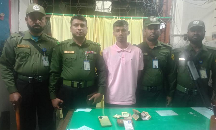 ঢামেক-এ ভুয়া সেনা গোয়েন্দা পরিচয়ে প্রতারণাকারী আটক 