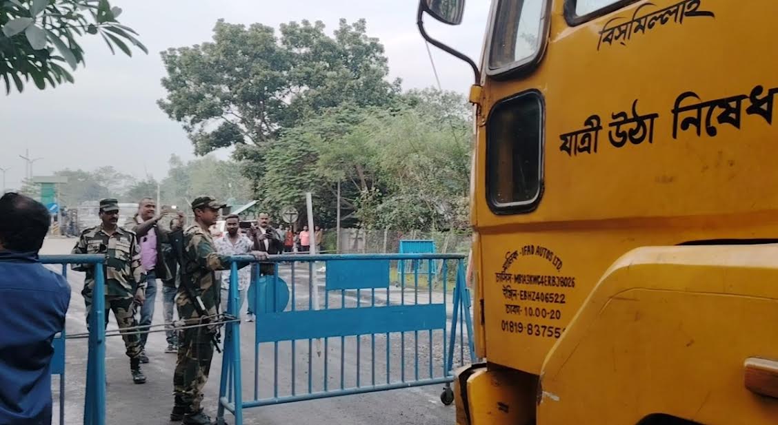 ভুটান গেল ট্রানজিট পণ্যের ট্রাক, বুড়িমারী স্থলবন্দরের ব্যবসায়ী ও শ্রমিকদের মাঝে উচ্ছ্বাস