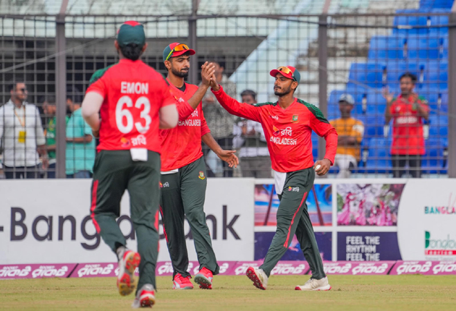 পাঁচ ক্যাচ নিয়ে বিশ্ব রেকর্ড স্পর্শ করলেন তানজিদ