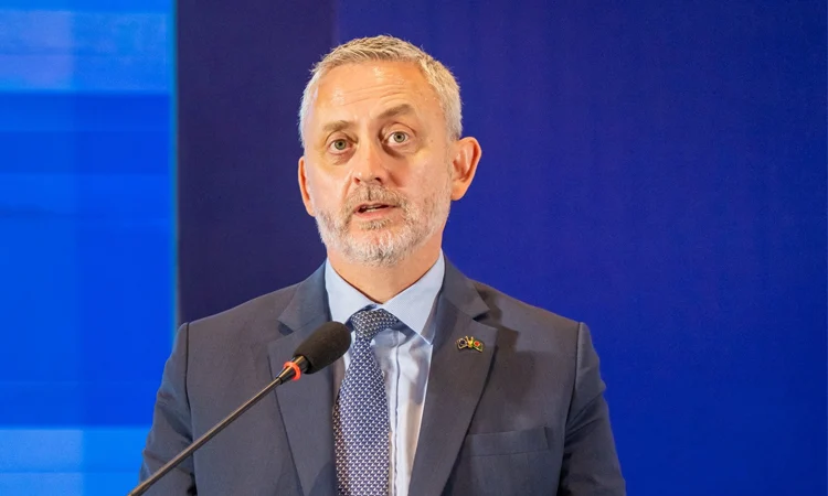 বাংলাদেশ বিশ্বব্যাপী গণতান্ত্রিক পশ্চাৎ যাত্রার ধারা ঘুরিয়ে দিতে পারে : ইইউ রাষ্ট্রদূত