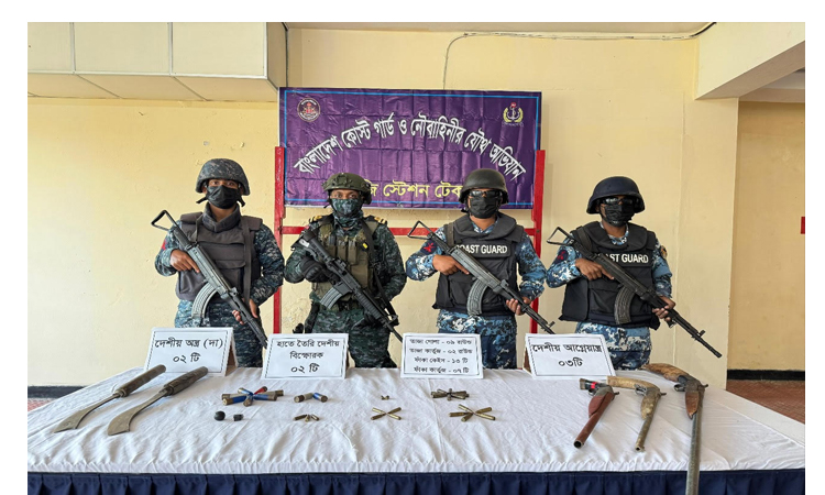 টেকনাফে গোলা-বারুদসহ দেশীয় আগ্নেয়াস্ত্র উদ্ধার