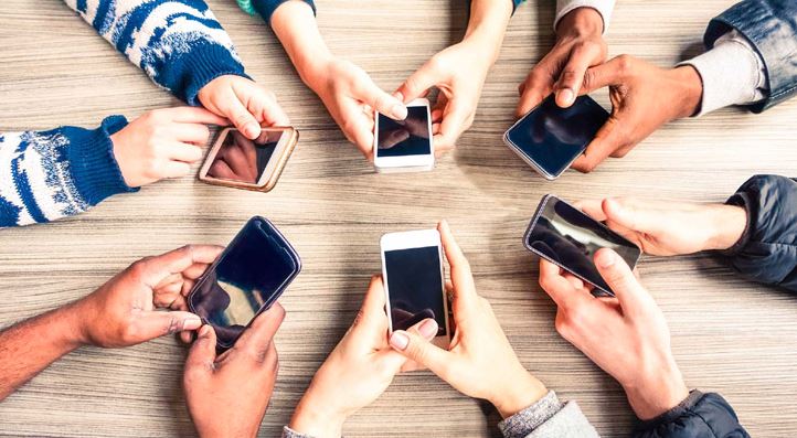 বৈধভাবে মোবাইল ফোন আমদানির শুল্কহার কমাতে গুরুত্বপূর্ণ সিদ্ধান্ত গ্রহণ