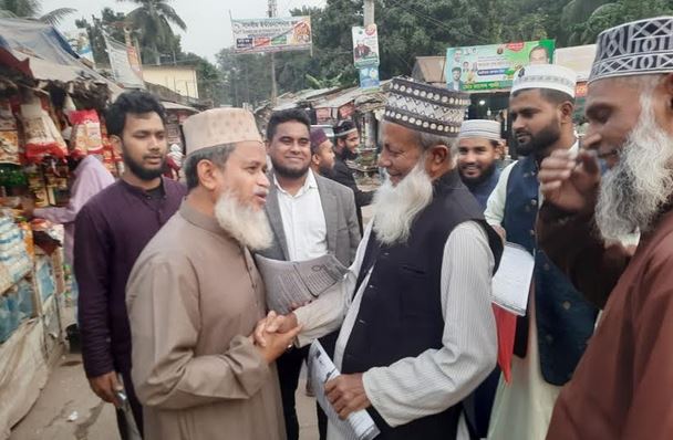 গণসংযোগে ব্যস্ত চাঁদপুরের পাঁচটি আসনের প্রার্থীরা