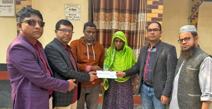 তারেক রহমানের অর্থ সহায়তা পেল নীলফামারীর ক্যান্সার আক্রান্ত রাশিক