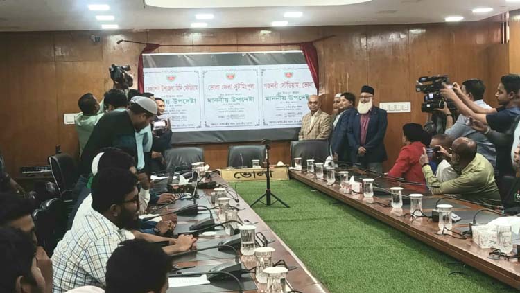 ভোলায় অত্যাধুনিক 'গজনবী' স্টেডিয়াম ও সুইমিংপুল উদ্বোধন করলেন ক্রীড়া উপদেষ্টা