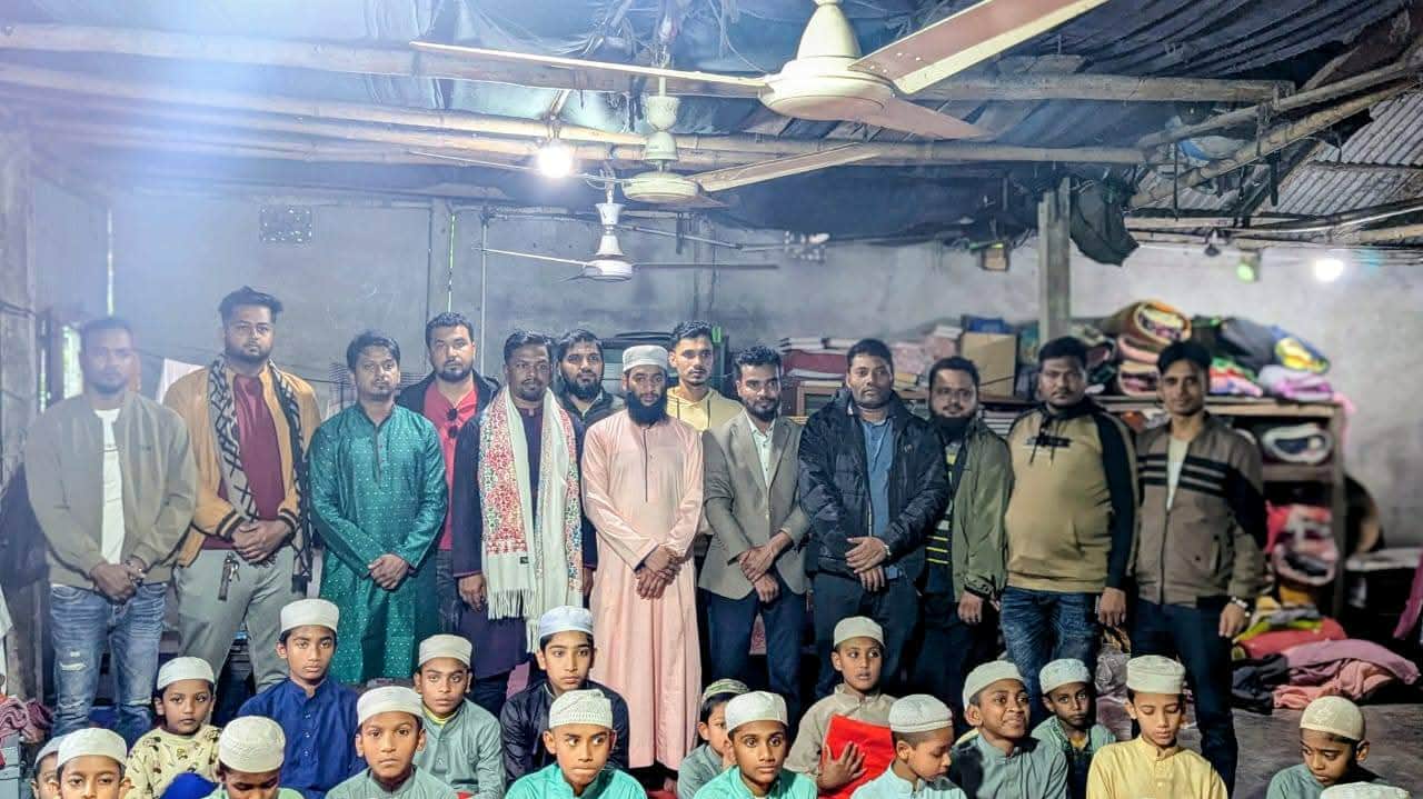 খালেদা জিয়ার সুস্থতা কামনায় নরসিংদীতে ছাত্রদলের কম্বল বিতরণ