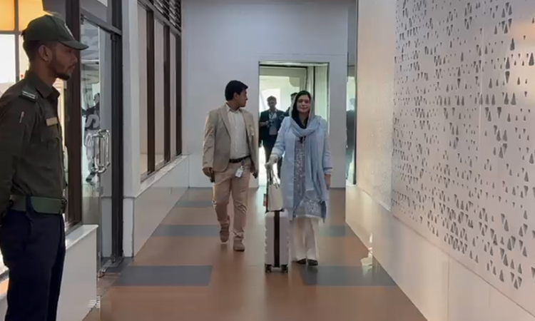 ঢাকায় পৌঁছেছেন ডা. জুবাইদা, সরাসরি যাচ্ছেন এভারকেয়ারে