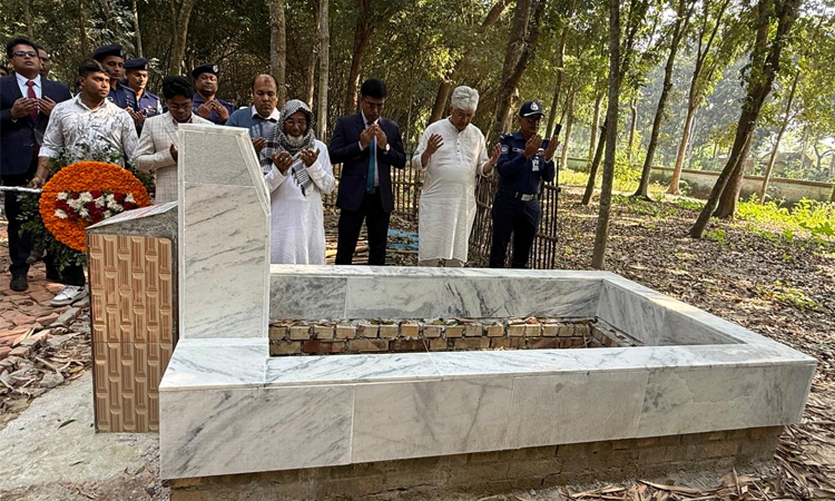 চুয়াডাঙ্গায় শহীদ শাহরিয়ার শুভ’র কবর জিয়ারত শিল্প উপদেষ্টার