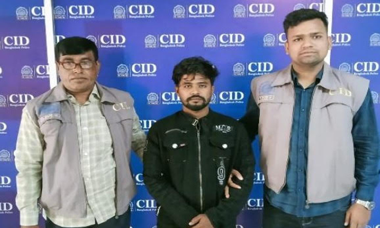 অনলাইনে কোটি টাকা আত্মসাৎকারী প্রতারক চক্রের সদস্য গ্রেফতার