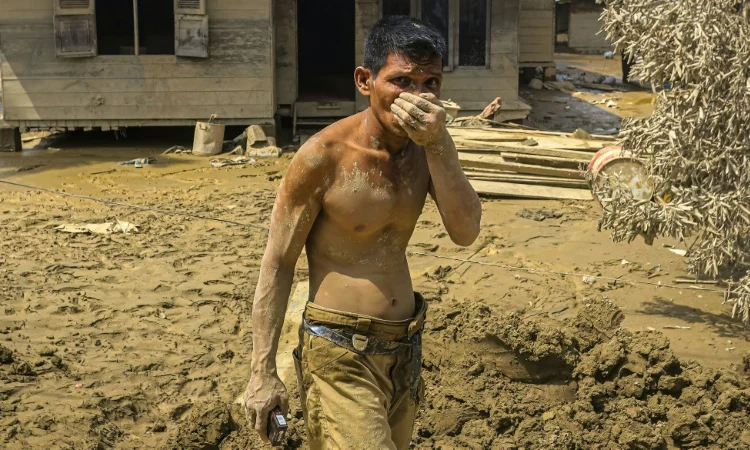 দূরবর্তী গ্রামগুলোতে তীব্র খাদ্যসংকট, জাতীয় দুর্যোগ ঘোষণার দাবিতে ক্ষোভ 